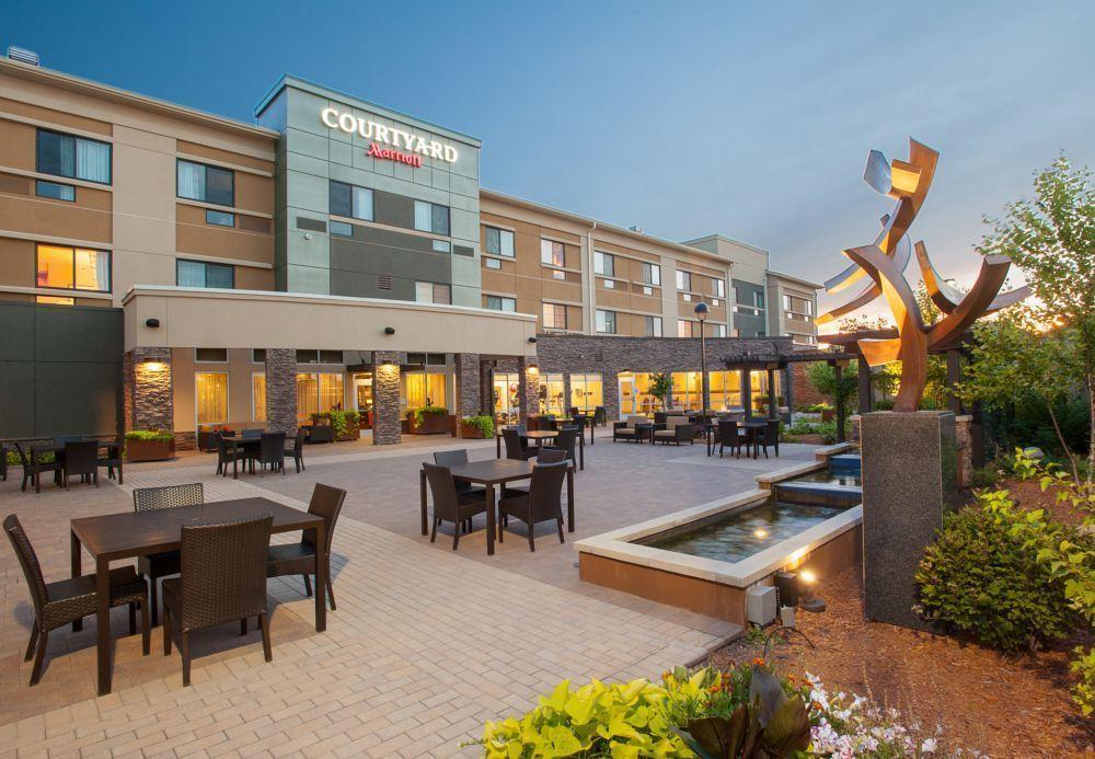 Courtyard Mankato Hotel & Event Center Bagian luar foto