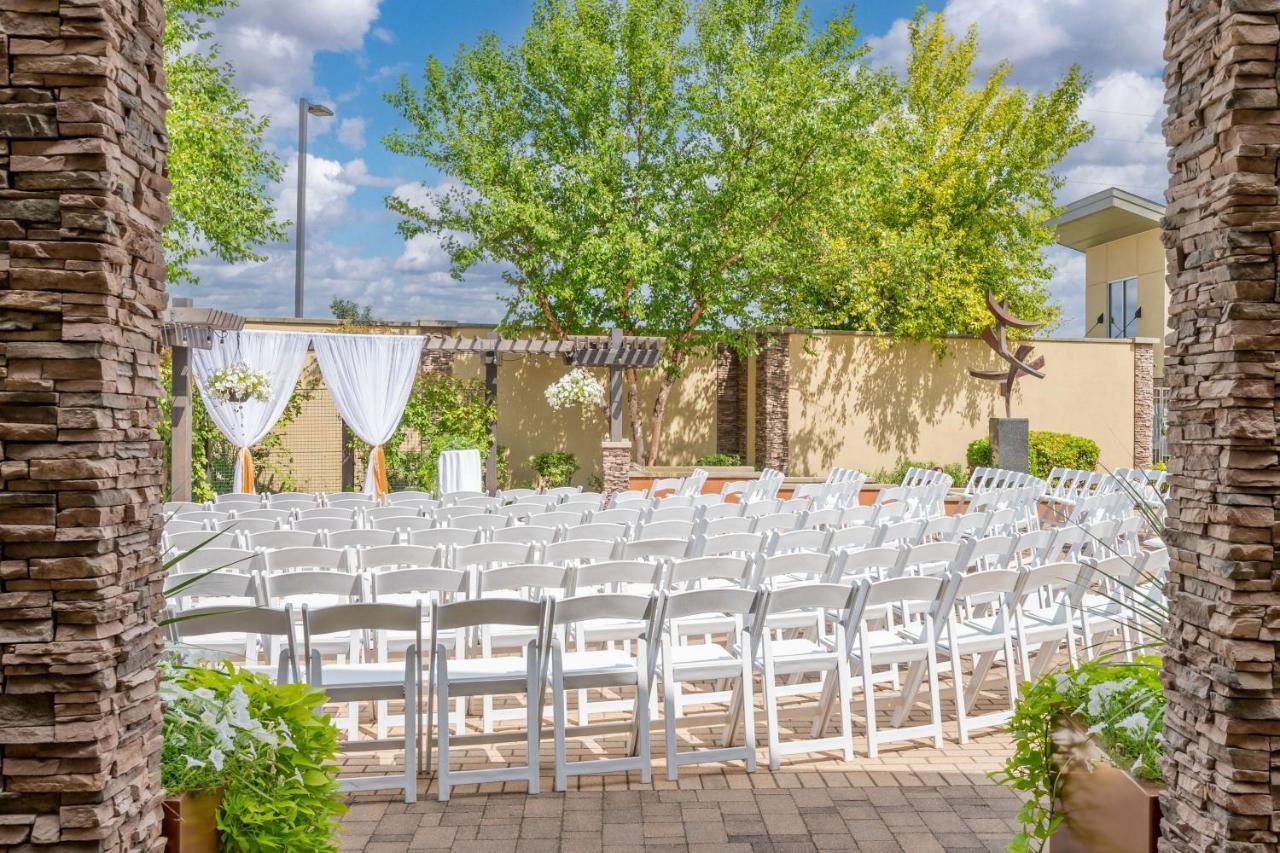 Courtyard Mankato Hotel & Event Center Bagian luar foto