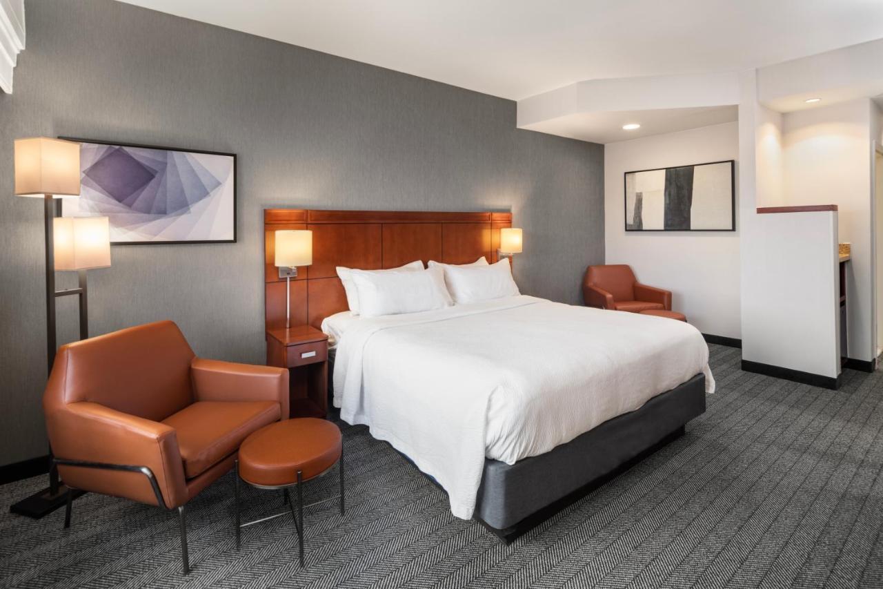 Courtyard Mankato Hotel & Event Center Bagian luar foto