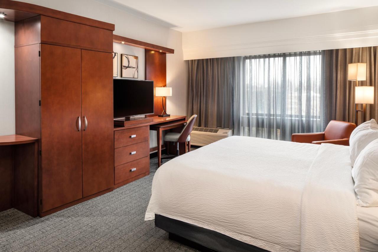 Courtyard Mankato Hotel & Event Center Bagian luar foto
