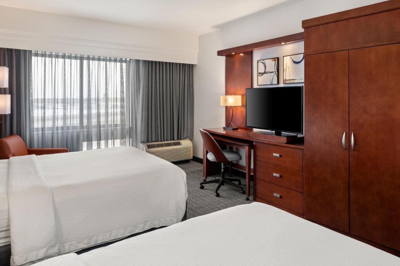 Courtyard Mankato Hotel & Event Center Bagian luar foto