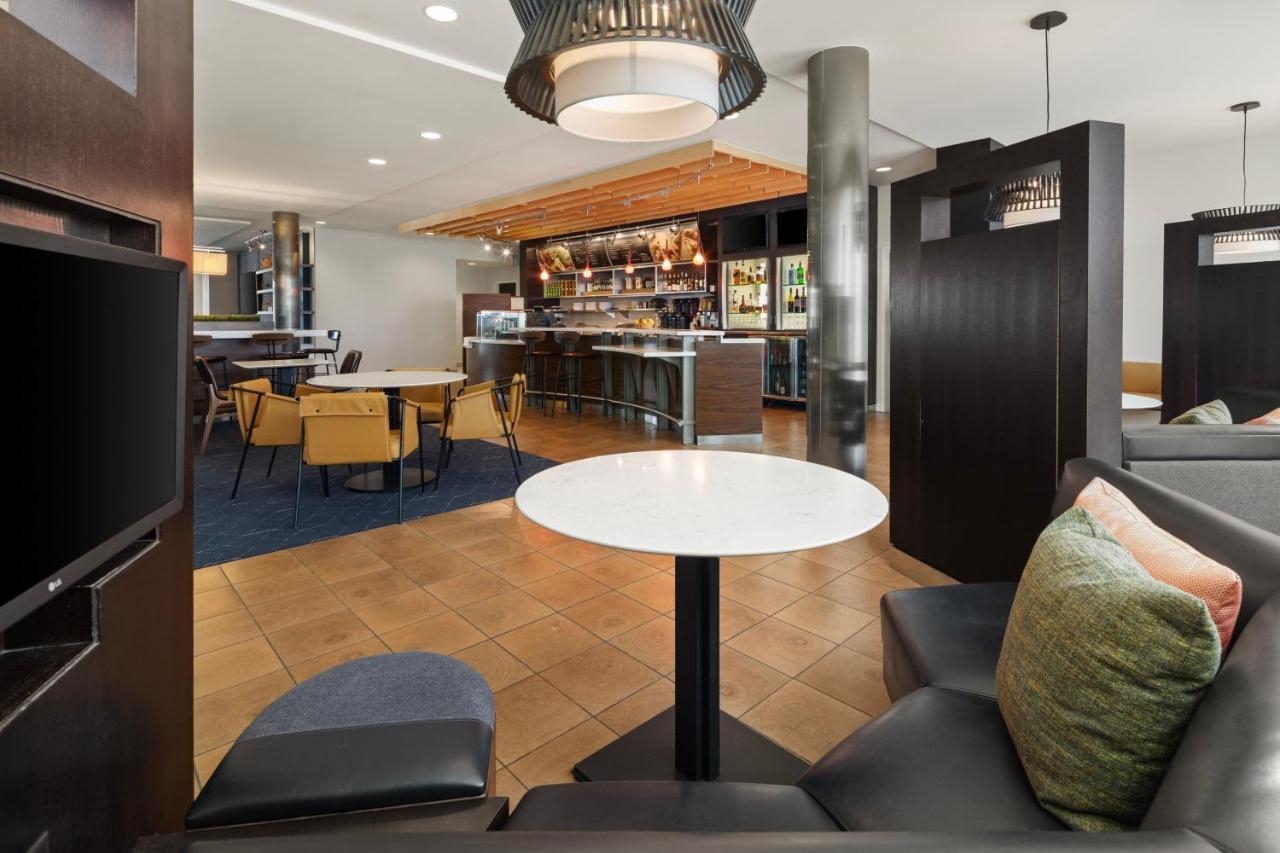 Courtyard Mankato Hotel & Event Center Bagian luar foto
