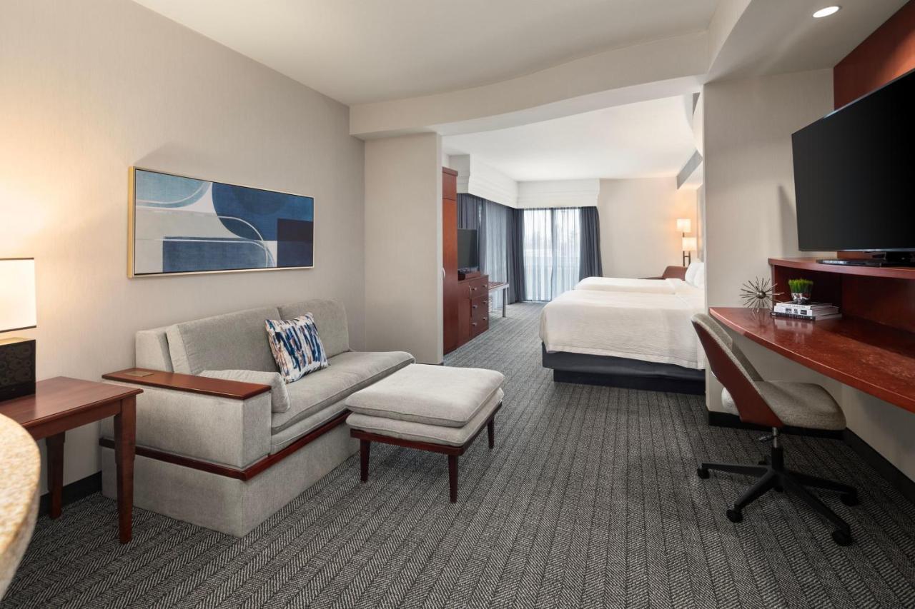 Courtyard Mankato Hotel & Event Center Bagian luar foto