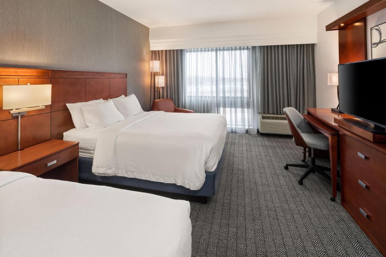 Courtyard Mankato Hotel & Event Center Bagian luar foto