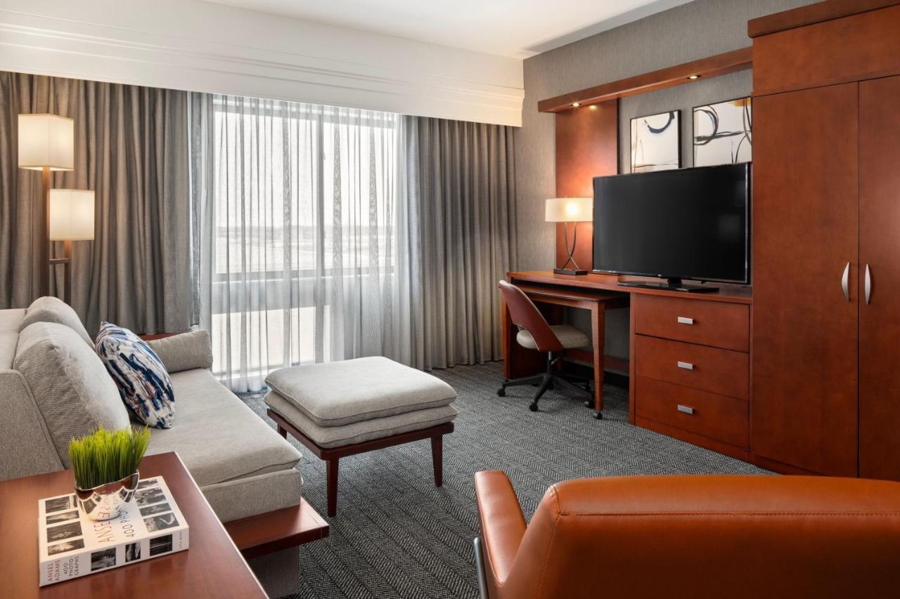 Courtyard Mankato Hotel & Event Center Bagian luar foto