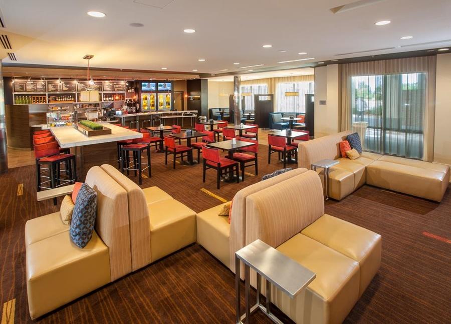 Courtyard Mankato Hotel & Event Center Bagian luar foto