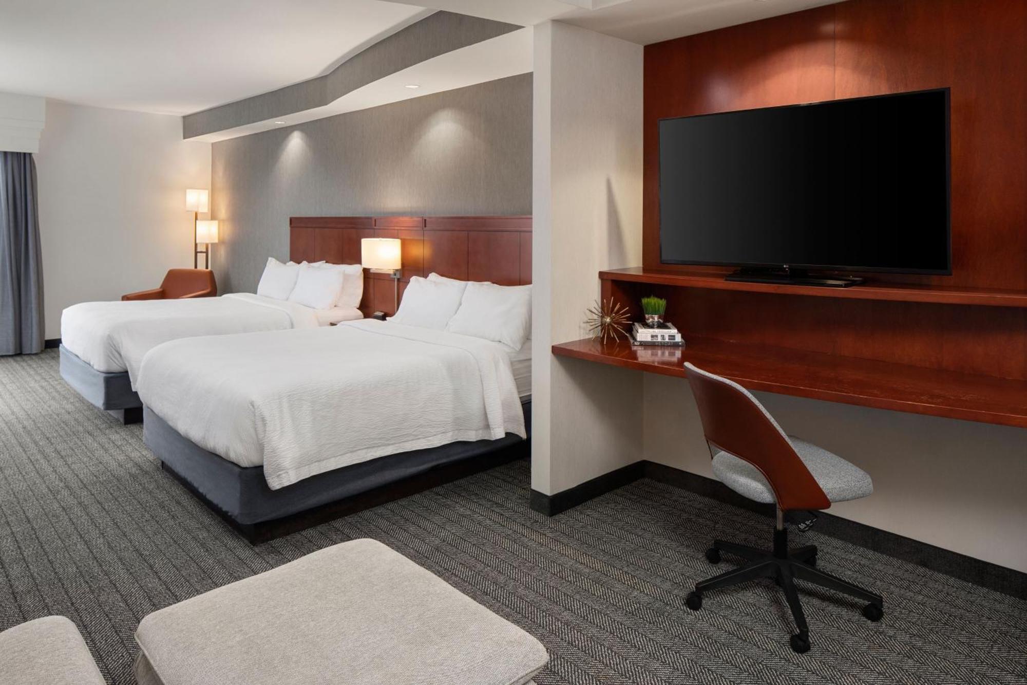 Courtyard Mankato Hotel & Event Center Bagian luar foto