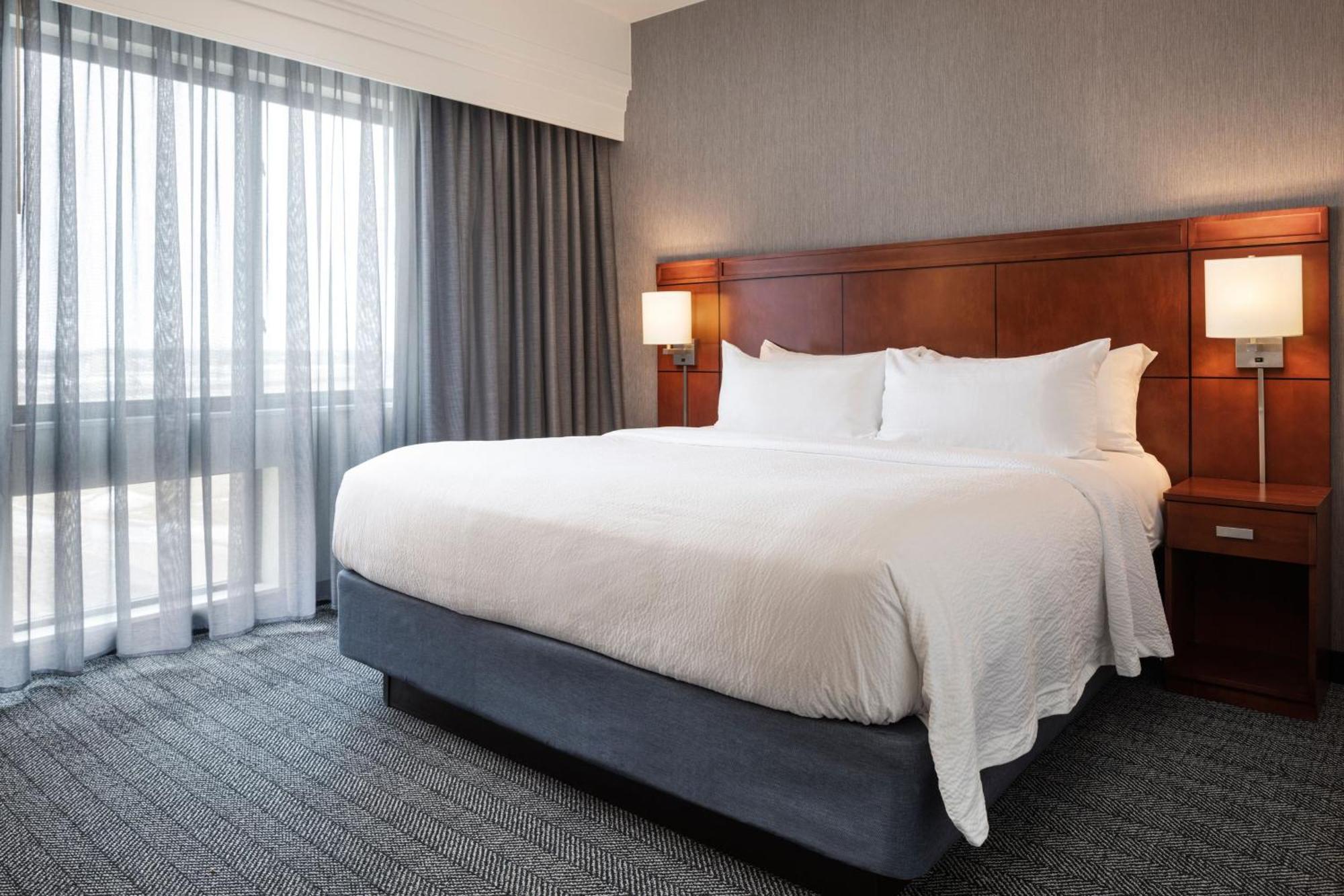 Courtyard Mankato Hotel & Event Center Bagian luar foto