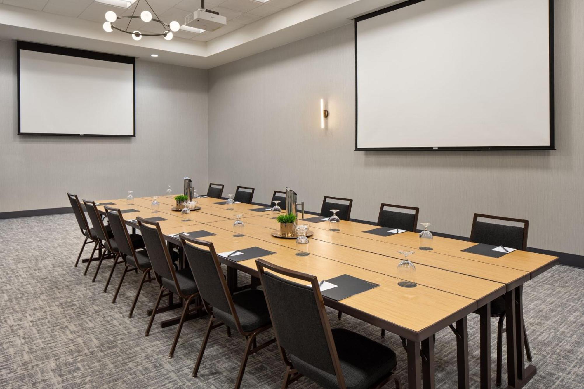 Courtyard Mankato Hotel & Event Center Bagian luar foto