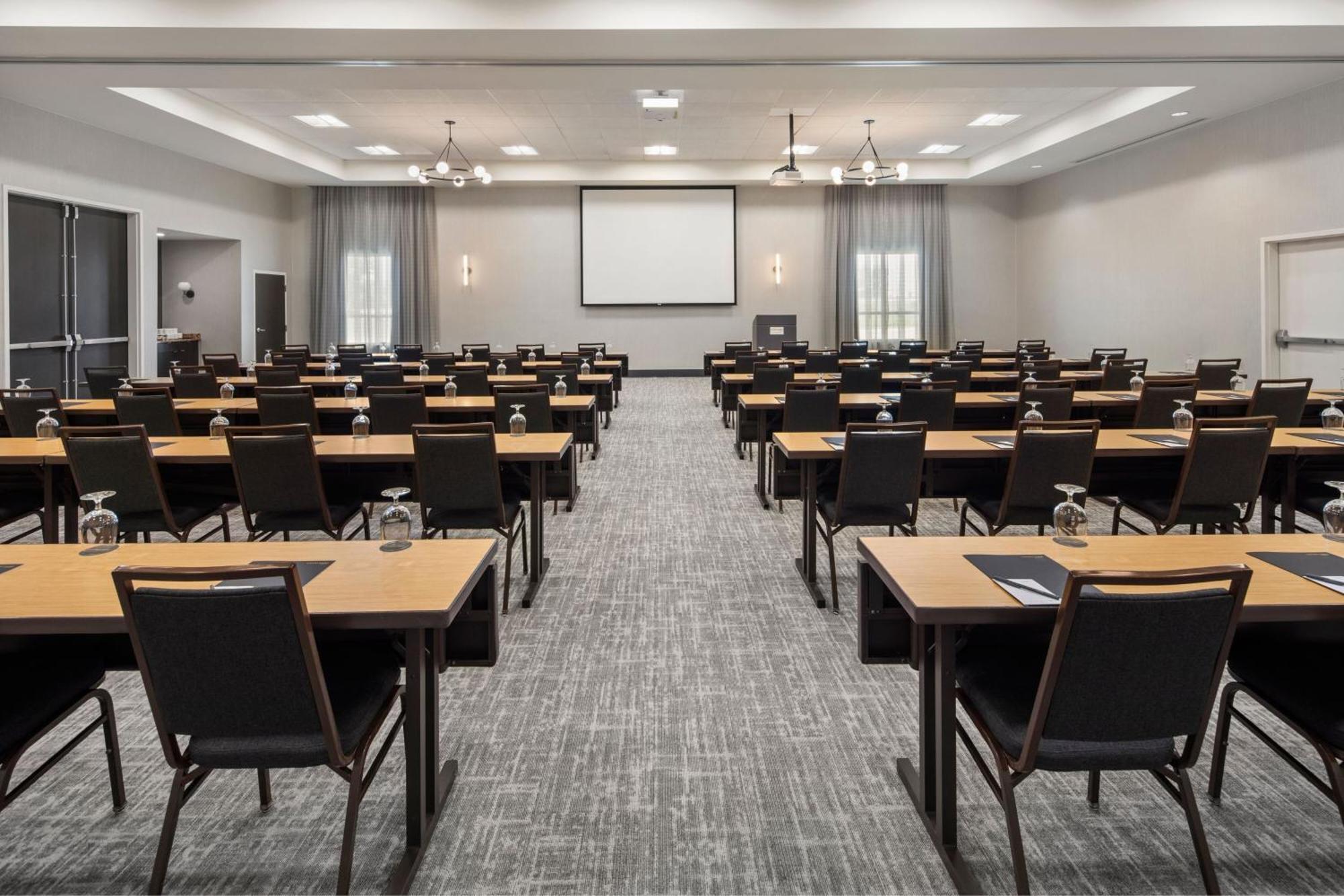 Courtyard Mankato Hotel & Event Center Bagian luar foto