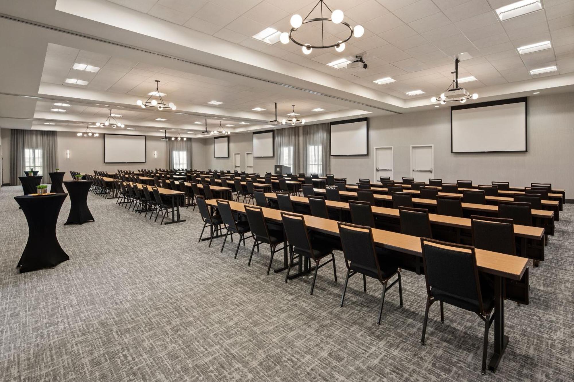 Courtyard Mankato Hotel & Event Center Bagian luar foto