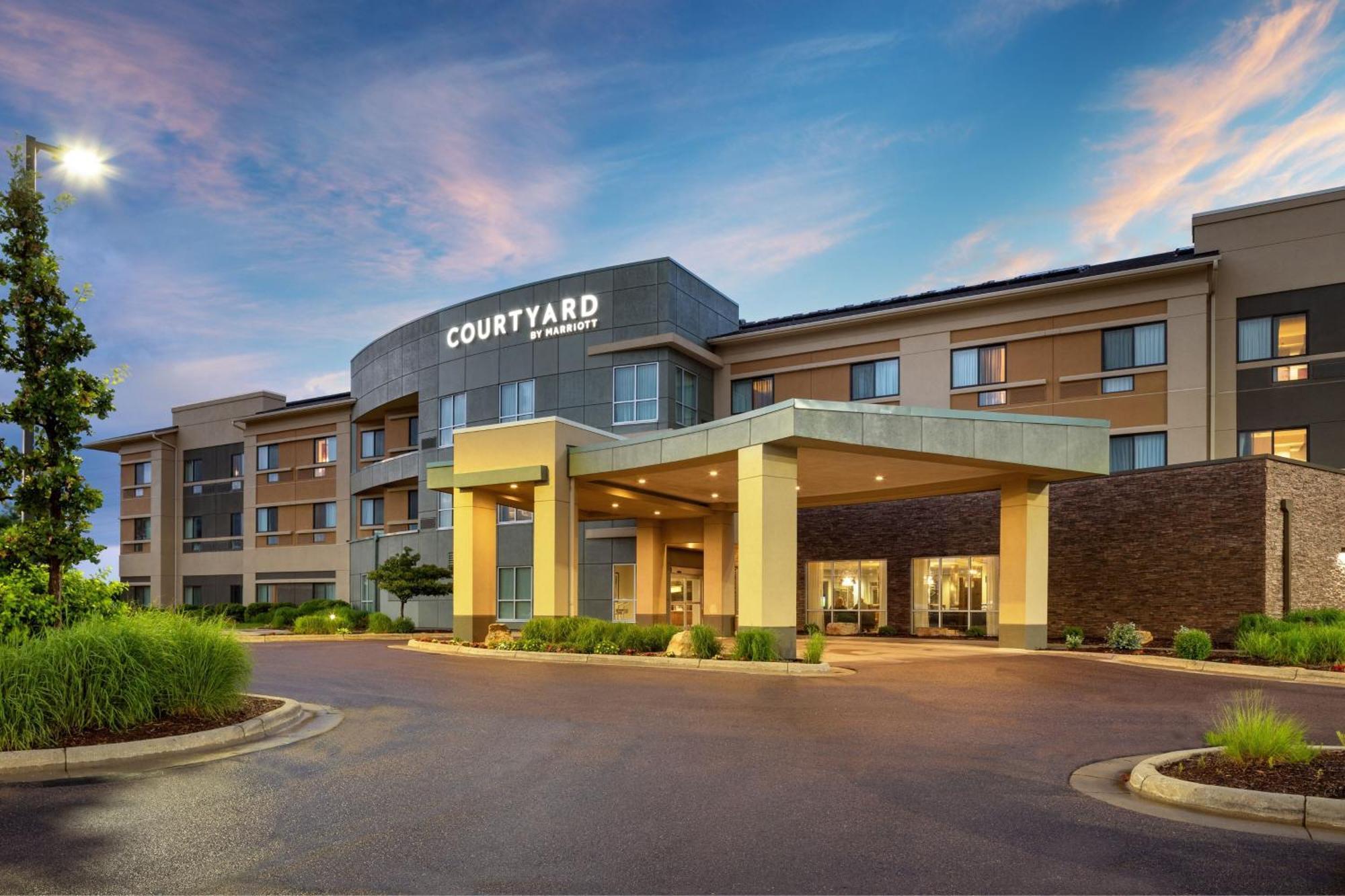 Courtyard Mankato Hotel & Event Center Bagian luar foto