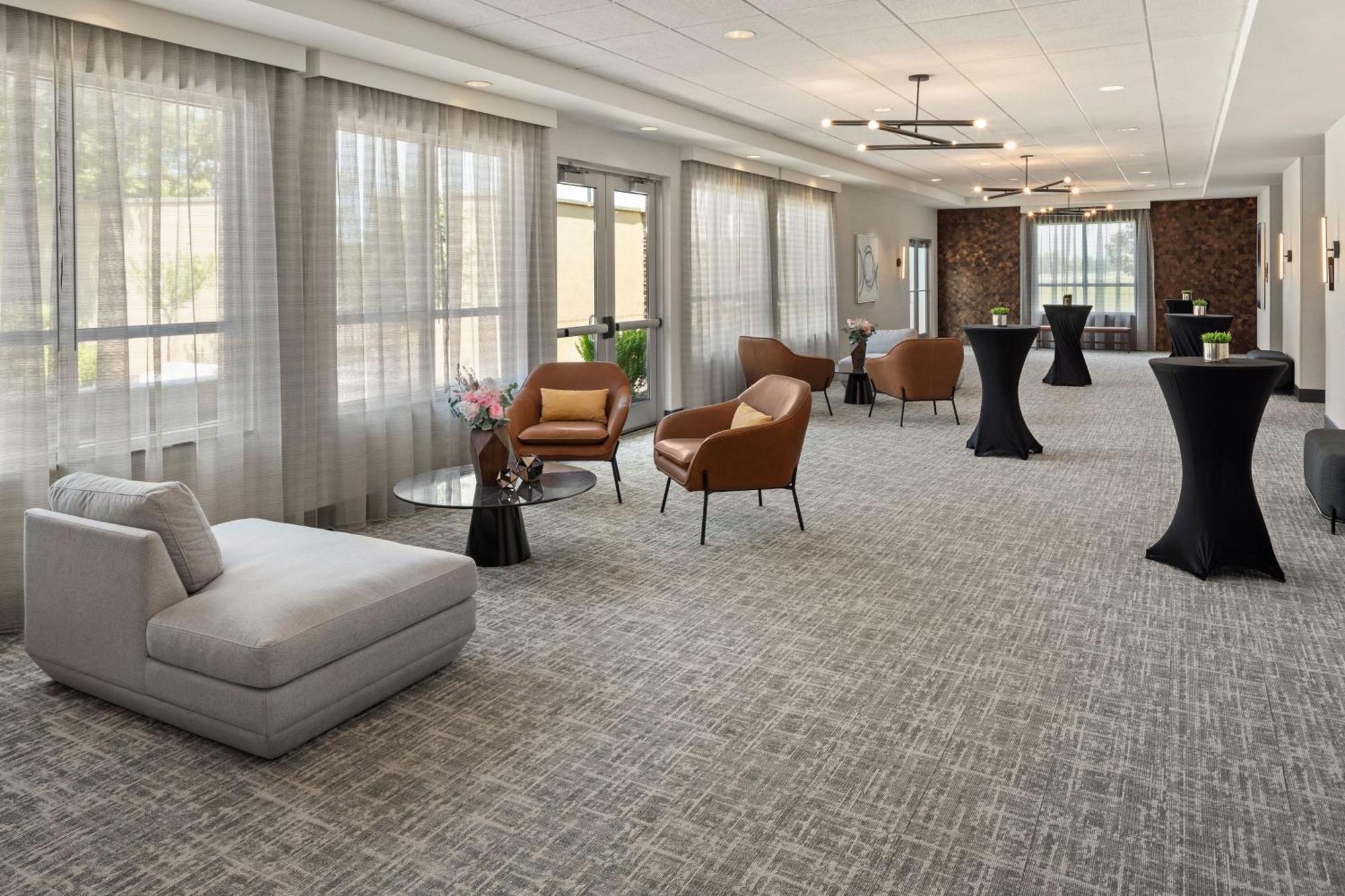 Courtyard Mankato Hotel & Event Center Bagian luar foto