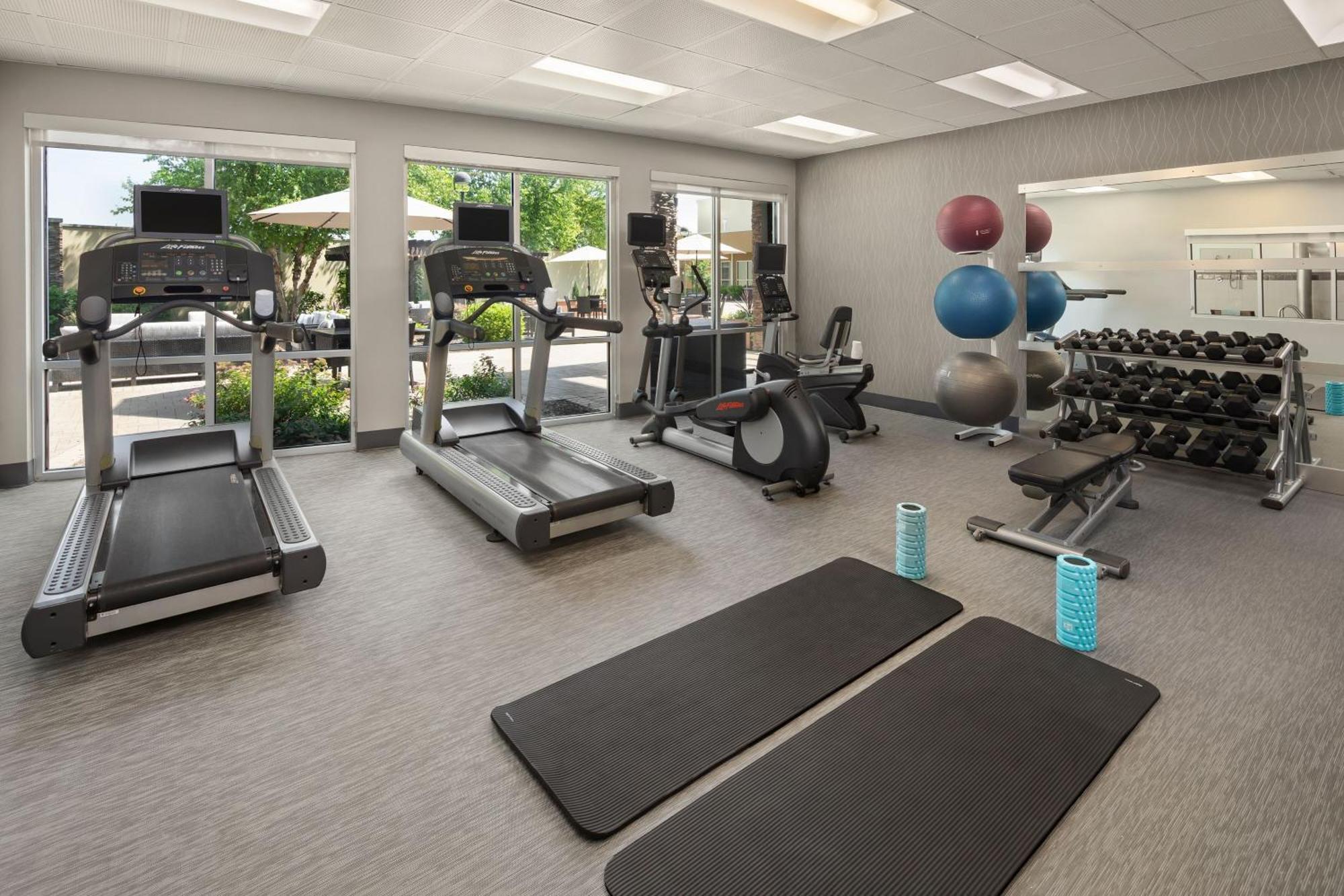 Courtyard Mankato Hotel & Event Center Bagian luar foto